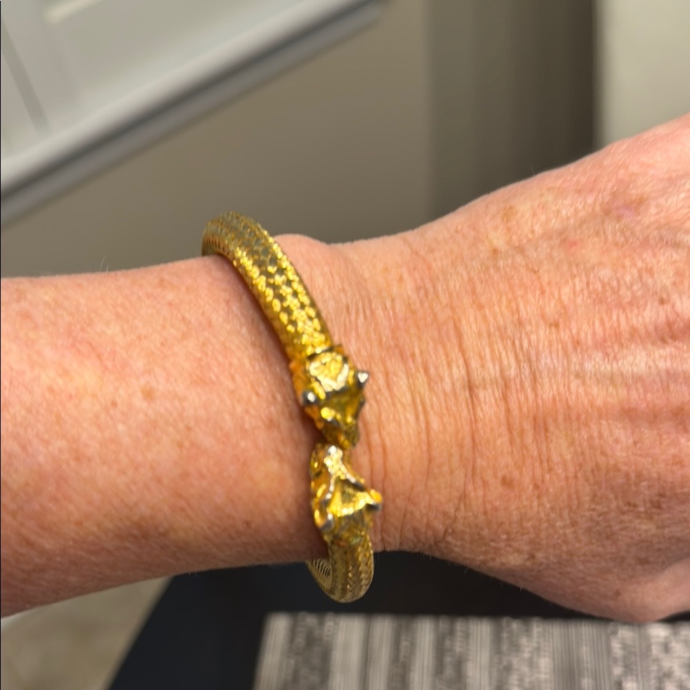 Elegant Gold Bracelet